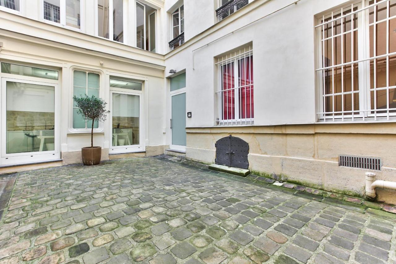 43- Parisien Flat Boulevards Buitenkant foto